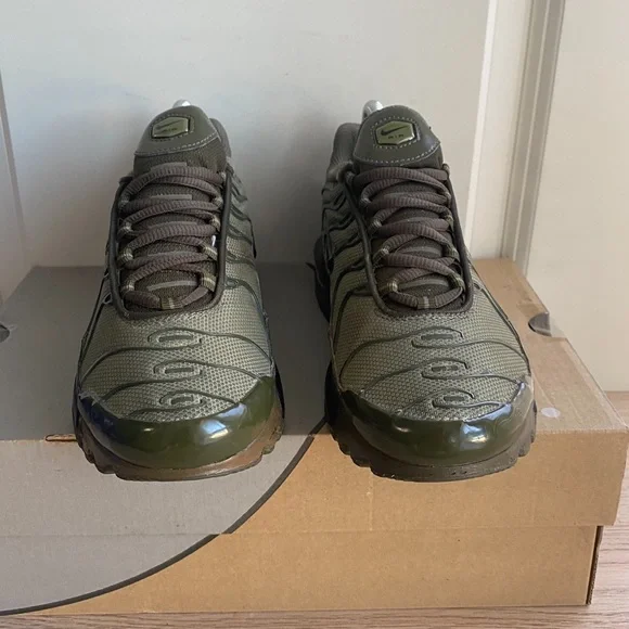 Nike Air Max Plus GS Olive Green Cargo Sneakers- SZ 5.5 Y- 7 W